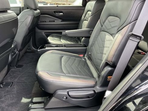Used 2025 Nissan Pathfinder Platinum FWD image 20