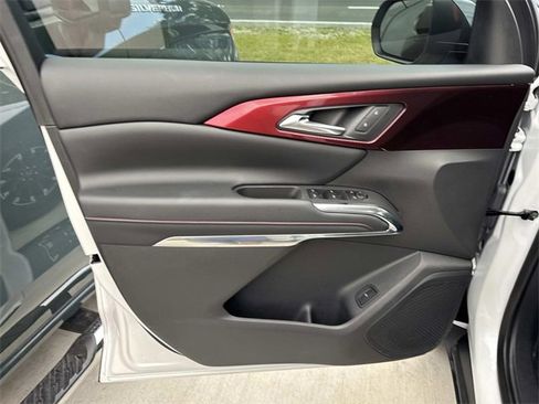 Used 2025 Chevrolet Traverse Z71 w/ Driver Confidence Package image 19