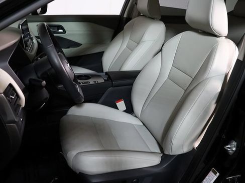 Used 2023 Nissan Rogue SV w/ SV Premium B Package FWD image 4