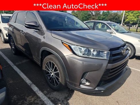 Used 2017 Toyota Highlander SE AWD/4WD image 3