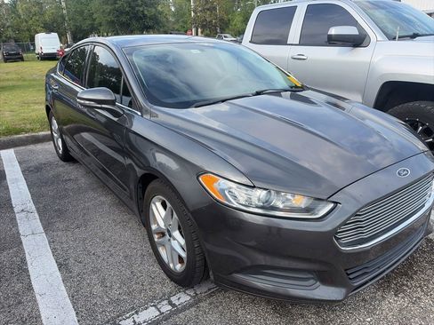 Used 2016 Ford Fusion SE FWD image 3