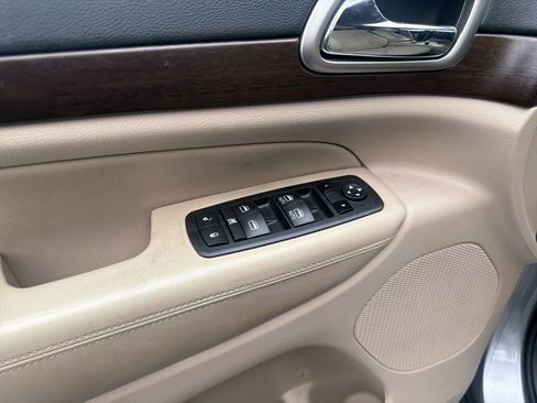 Used 2014 Jeep Grand Cherokee Laredo AWD/4WD image 9
