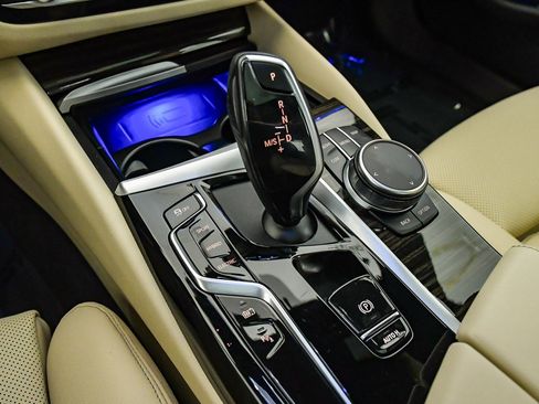 Certified 2023 BMW 530e w/ Convenience Package image 26