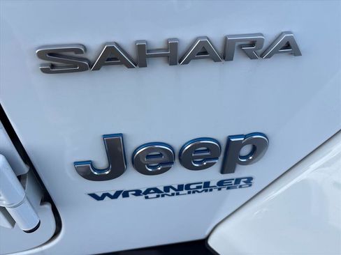 Used 2022 Jeep Wrangler Sahara w/ Cold Weather Group image 41