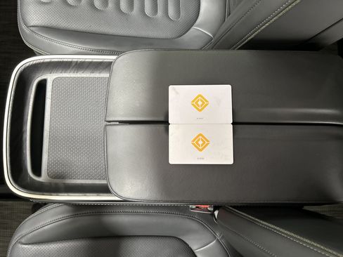 Used 2023 Rivian R1S Adventure AWD/4WD image 31