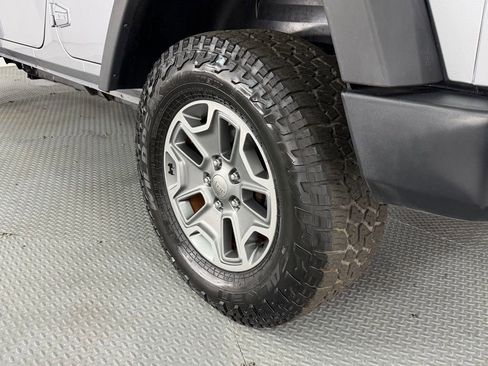 Used 2015 Jeep Wrangler Unlimited Rubicon w/ Connectivity Group AWD/4WD image 49