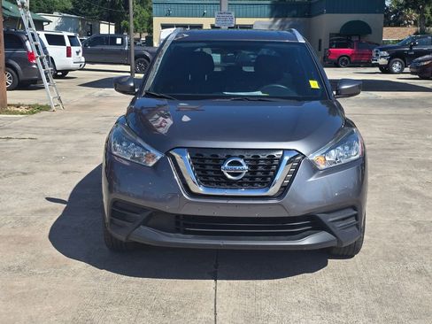 Used 2018 Nissan Kicks SV FWD image 18