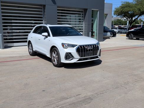 Certified 2023 Audi Q3 2.0T Premium w/ Convenience Package AWD/4WD image 3