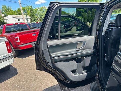 Certified 2025 Ford Expedition Platinum AWD/4WD image 17
