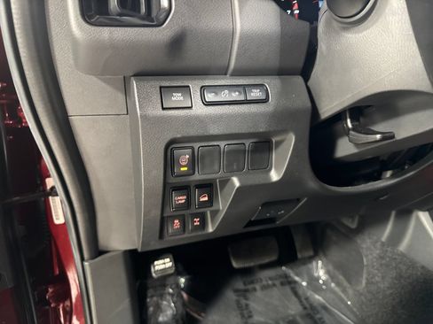 Used 2025 Nissan Frontier PRO-4X w/ Tow Package AWD/4WD image 18