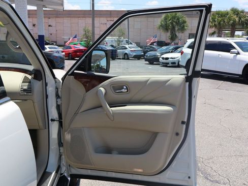 Used 2016 INFINITI QX80 4WD w/ Deluxe Technology Package image 16