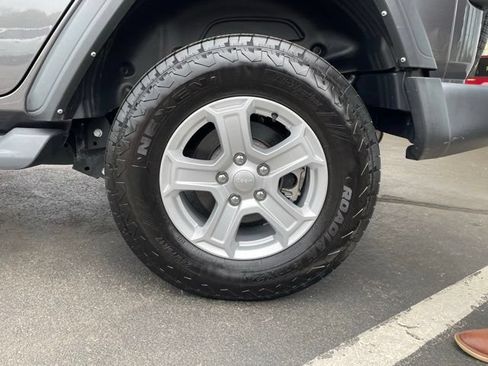 Used 2022 Jeep Wrangler Unlimited Sport AWD/4WD image 31