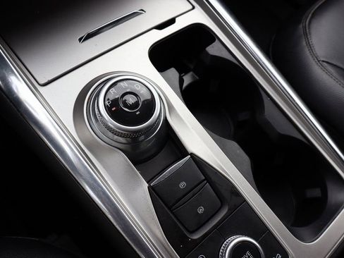 Used 2020 Ford Explorer XLT w/ Equipment Group 202A image 11