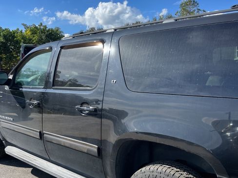 Used 2010 Chevrolet Suburban LT image 8