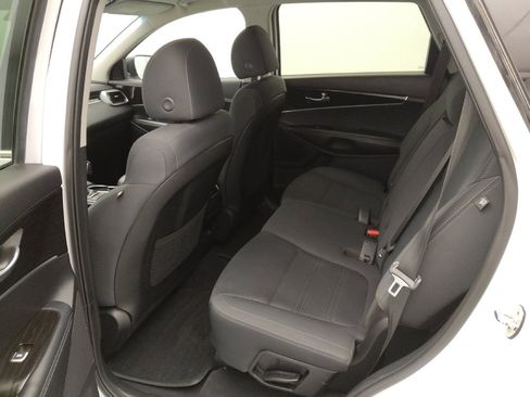 Used 2019 Kia Sorento S FWD image 18
