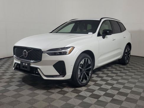 Used 2026 Volvo XC60 B5 Plus AWD/4WD image 3