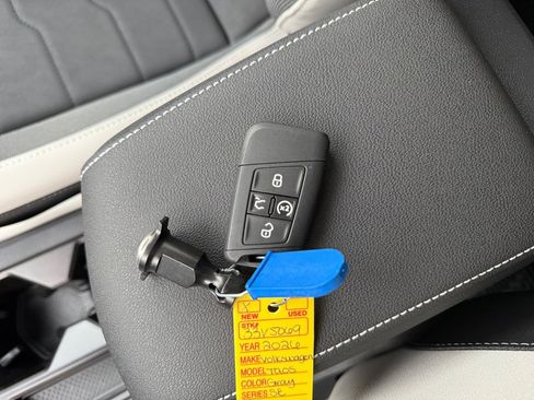 New 2026 Volkswagen Taos SE image 34