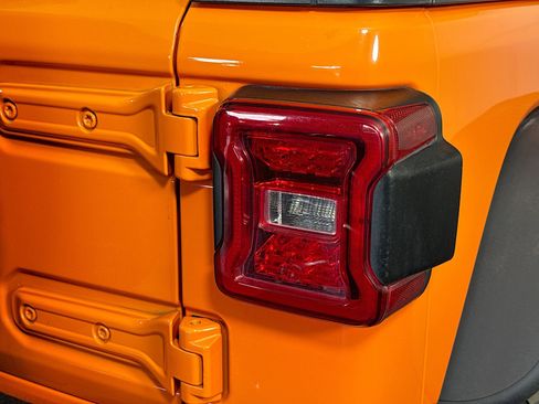 Used 2018 Jeep Wrangler Unlimited Sport S image 34