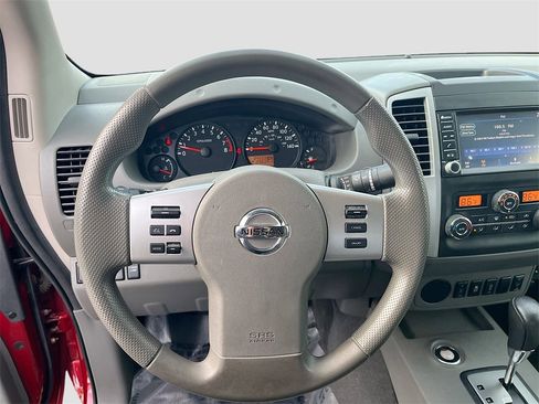 Used 2020 Nissan Frontier SV image 11