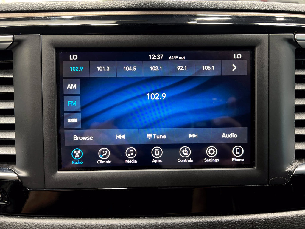 Used 2019 Chrysler Pacifica Touring-L FWD image 23