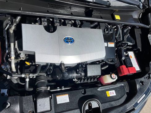 Used 2017 Toyota Prius Two image 3