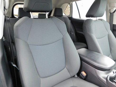 Used 2022 Toyota RAV4 LE image 18