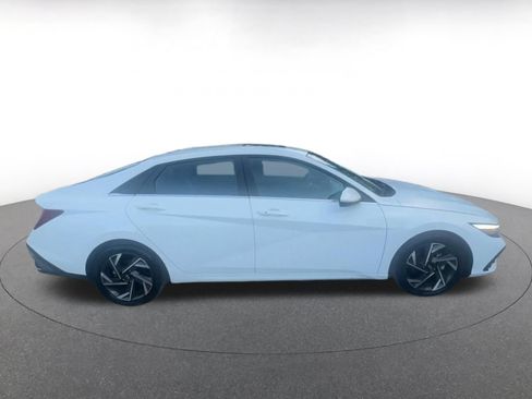 Used 2025 Hyundai Elantra SEL FWD image 13