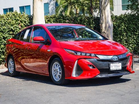 Used 2020 Toyota Prius Prime XLE FWD image 3