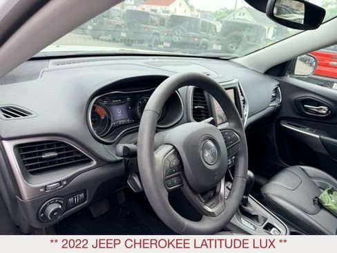 Certified 2022 Jeep Cherokee Latitude Lux w/ Sun & Sound Group AWD/4WD image 10
