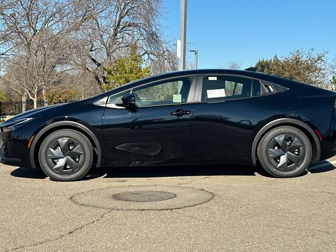 New 2026 Toyota Prius SE image 9