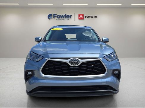 Used 2020 Toyota Highlander XLE AWD/4WD image 2