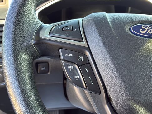 Used 2020 Ford Fusion SE FWD image 26