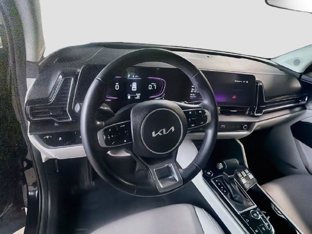 Used 2025 Kia Sportage EX FWD image 11