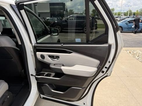 Used 2024 Honda Pilot EX-L image 18