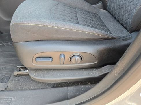 Used 2023 Chevrolet Equinox LT image 25