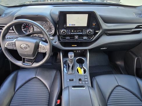 Used 2024 Toyota Highlander XSE image 19