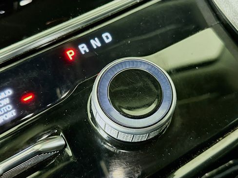 Used 2023 Jeep Grand Cherokee Limited w/ Black Appearance Package image 25