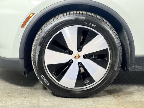 Certified 2024 Porsche Macan 4 Electric image 13