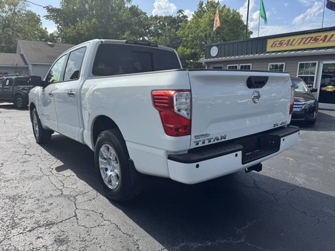 Used 2018 Nissan Titan SV w/ SV Convenience Package AWD/4WD image 4