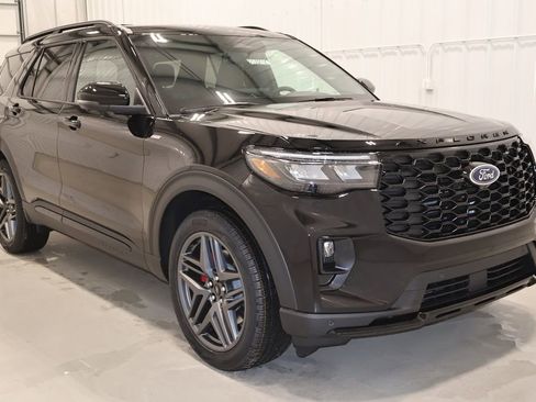 New 2026 Ford Explorer ST-Line w/ ST-Line Street Pack AWD/4WD image 2
