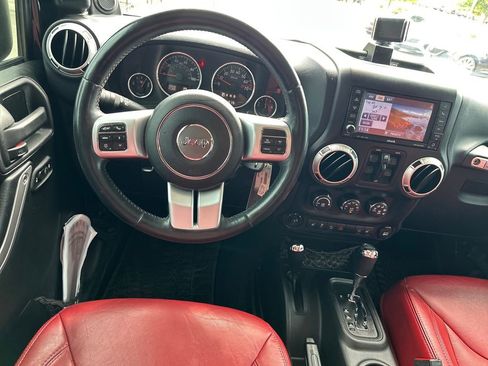Used 2013 Jeep Wrangler Unlimited Rubicon AWD/4WD image 28
