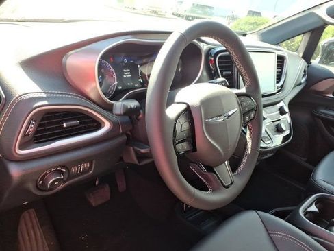New 2026 Chrysler Pacifica Select w/ S Appearance Package FWD image 6