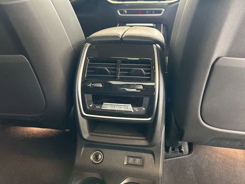 Used 2023 BMW X7 xDrive40i w/ Premium Package AWD/4WD image 32