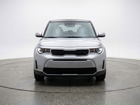 Used 2025 Kia Soul LX w/ LX Technology Package image 2