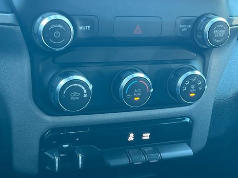 Used 2024 RAM 2500 Tradesman w/ Chrome Appearance Group image 21