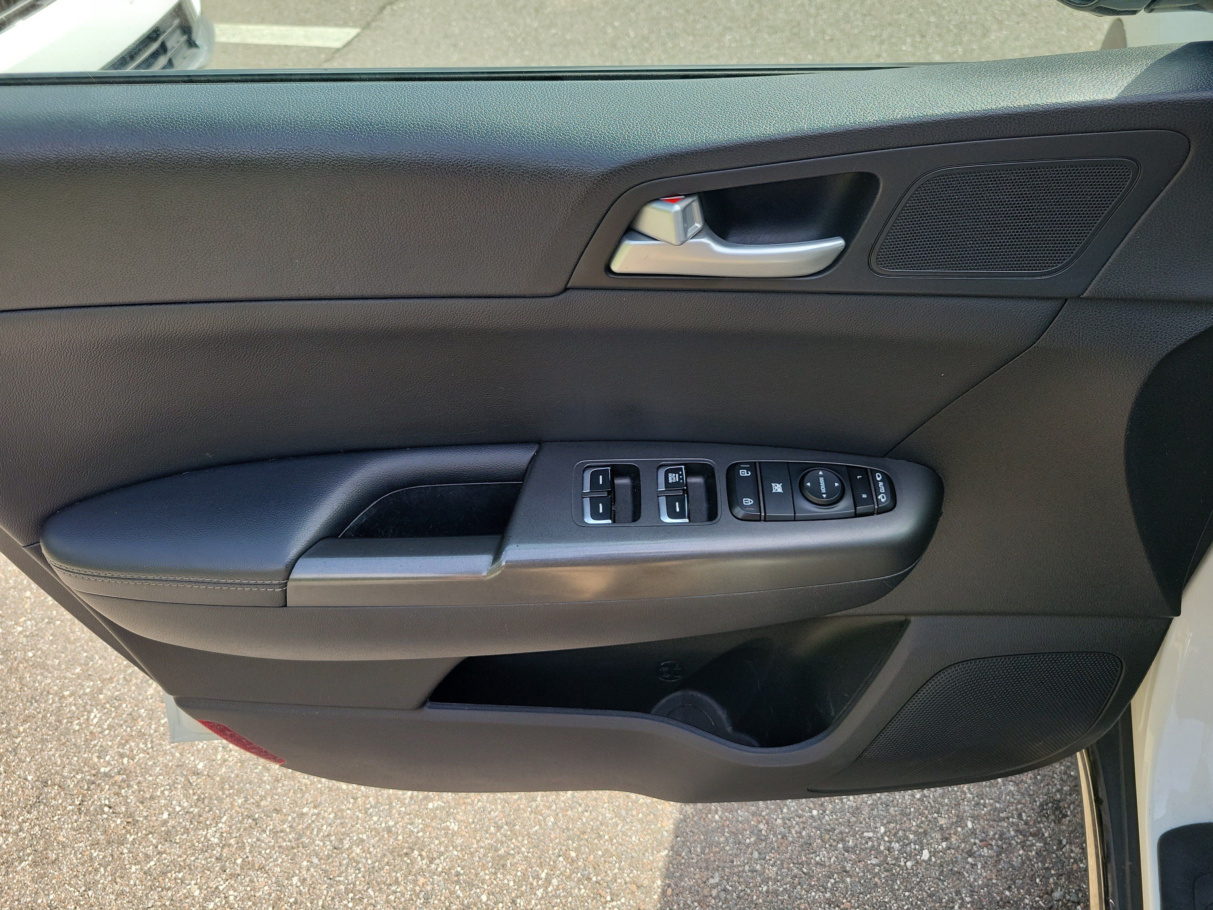 Used 2020 Kia Sportage S FWD image 19
