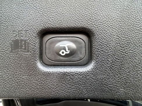 Used 2017 Lincoln MKX Select w/ Select Plus Package AWD/4WD image 12