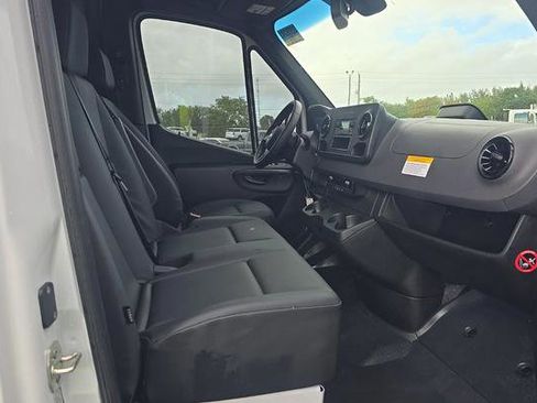Used 2025 Mercedes-Benz Sprinter 2500 image 6