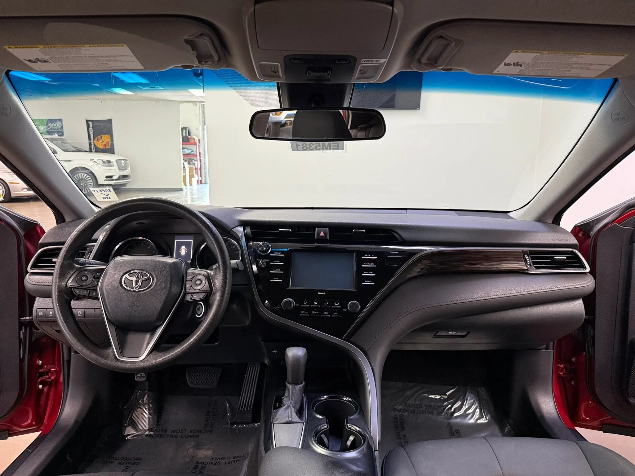 Used 2020 Toyota Camry LE FWD image 8