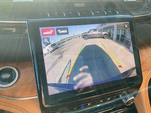Used 2022 Jeep Grand Cherokee Summit AWD/4WD image 34